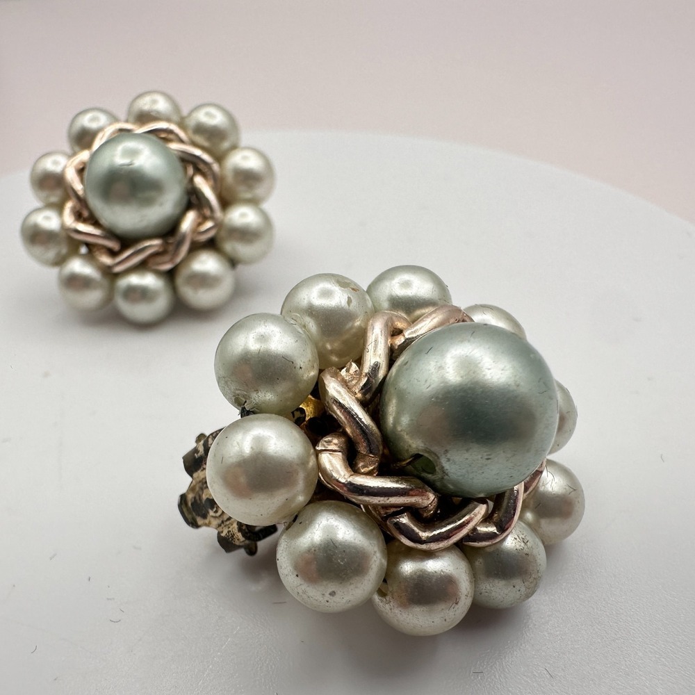 Vintage 80s Gold Tone Faux Pearl Flower Cluster Earrings Women's Jewelry